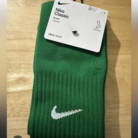 Nike Dri-FIT Green Athletic Socks - Picture 1 of 17